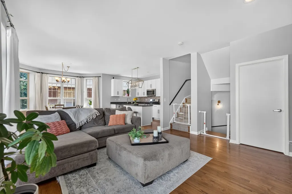 3250 North Washtenaw Avenue Chicago IL 60618