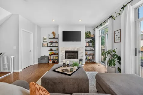 3250 North Washtenaw Avenue Chicago IL 60618