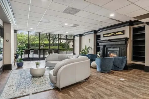 10 East Ontario Street Chicago IL 60611