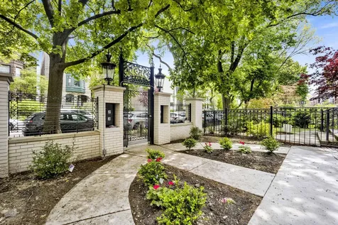 2522 North Burling Street Chicago IL 60614