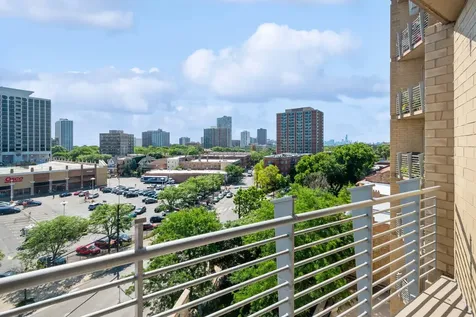4350 North Broadway Avenue Chicago IL 60613