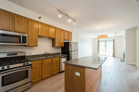 4350 North Broadway Avenue Chicago IL 60613