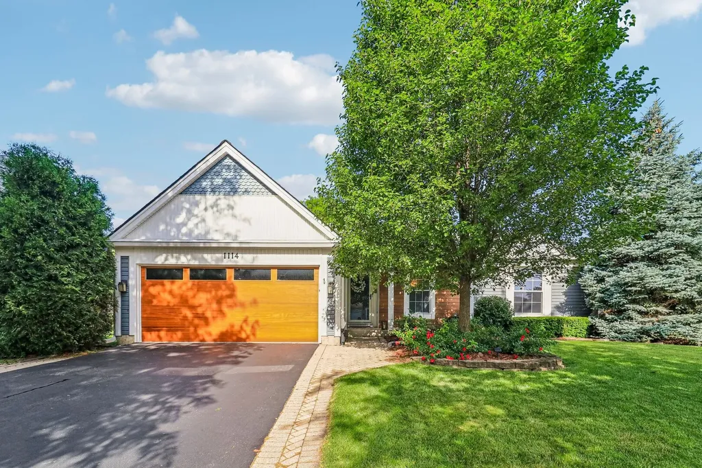 1114 Country Glen Lane Carol Stream IL 60188