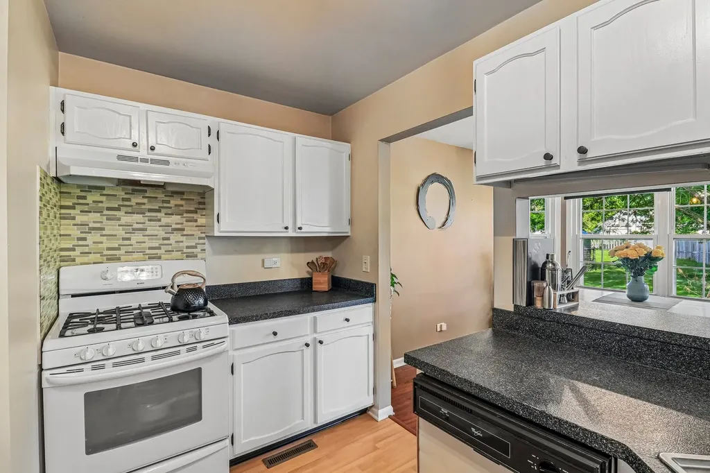1114 Country Glen Lane Carol Stream IL 60188