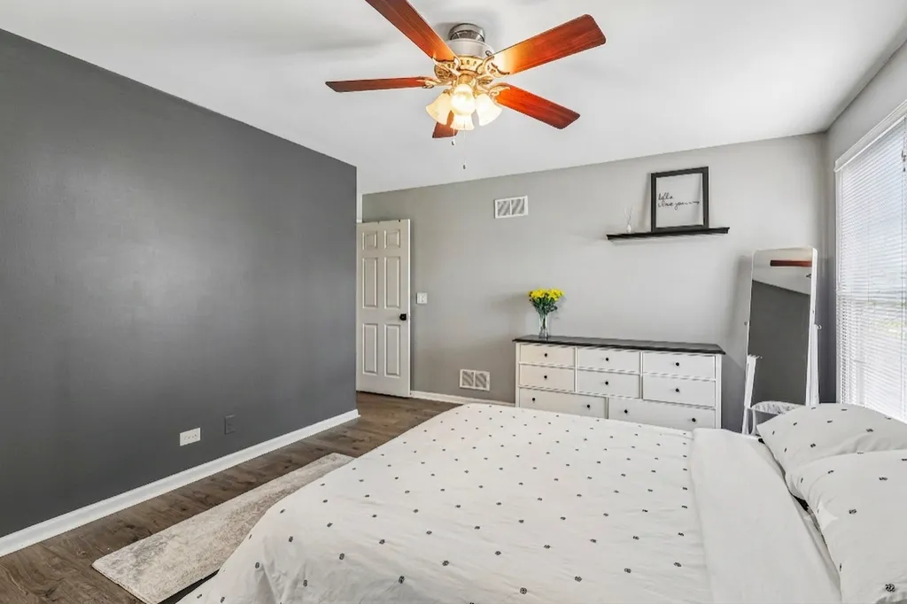 1114 Country Glen Lane Carol Stream IL 60188
