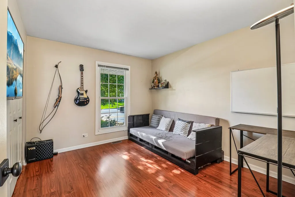 1114 Country Glen Lane Carol Stream IL 60188