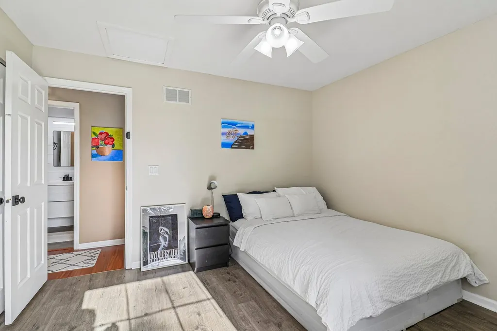 1114 Country Glen Lane Carol Stream IL 60188