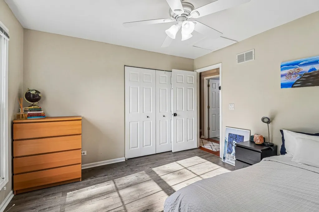 1114 Country Glen Lane Carol Stream IL 60188