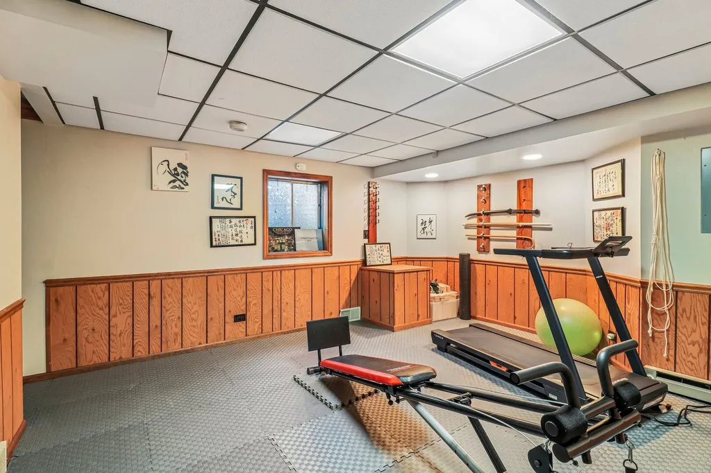 1114 Country Glen Lane Carol Stream IL 60188