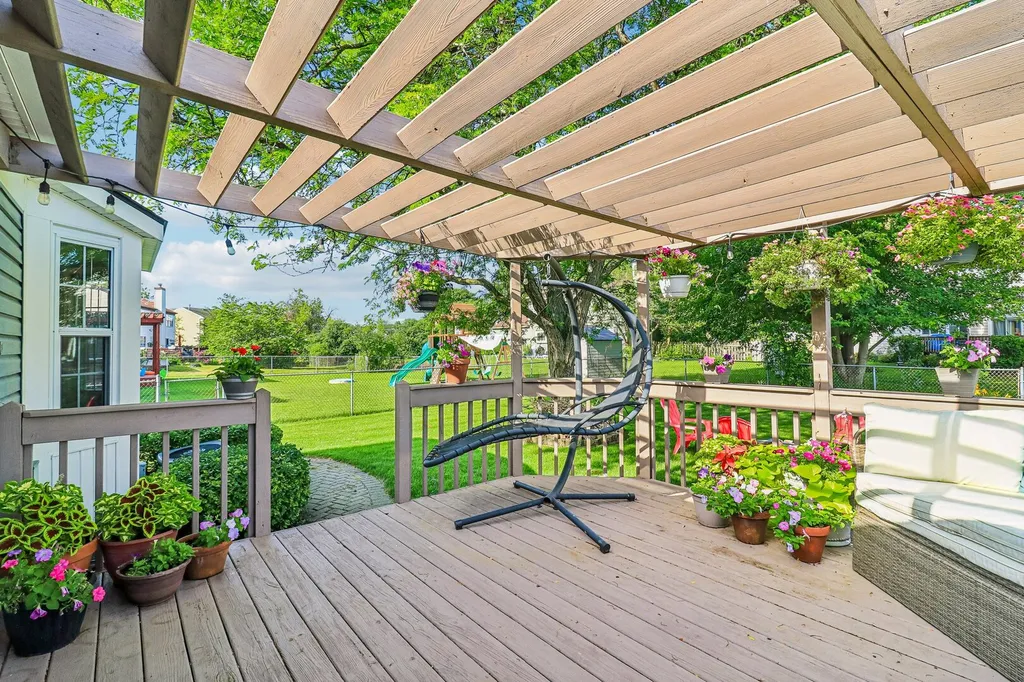 1114 Country Glen Lane Carol Stream IL 60188