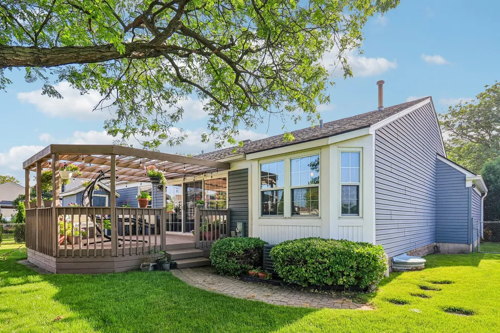 1114 Country Glen Lane Carol Stream IL 60188