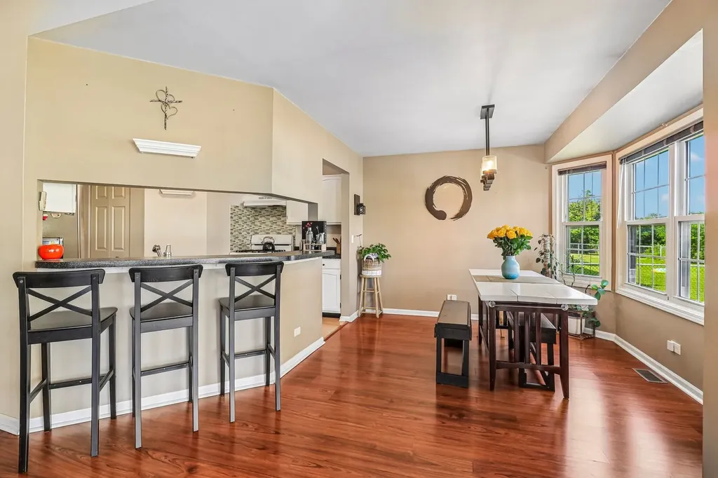 1114 Country Glen Lane Carol Stream IL 60188