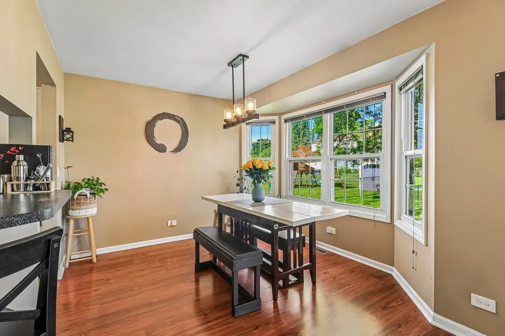 1114 Country Glen Lane Carol Stream IL 60188