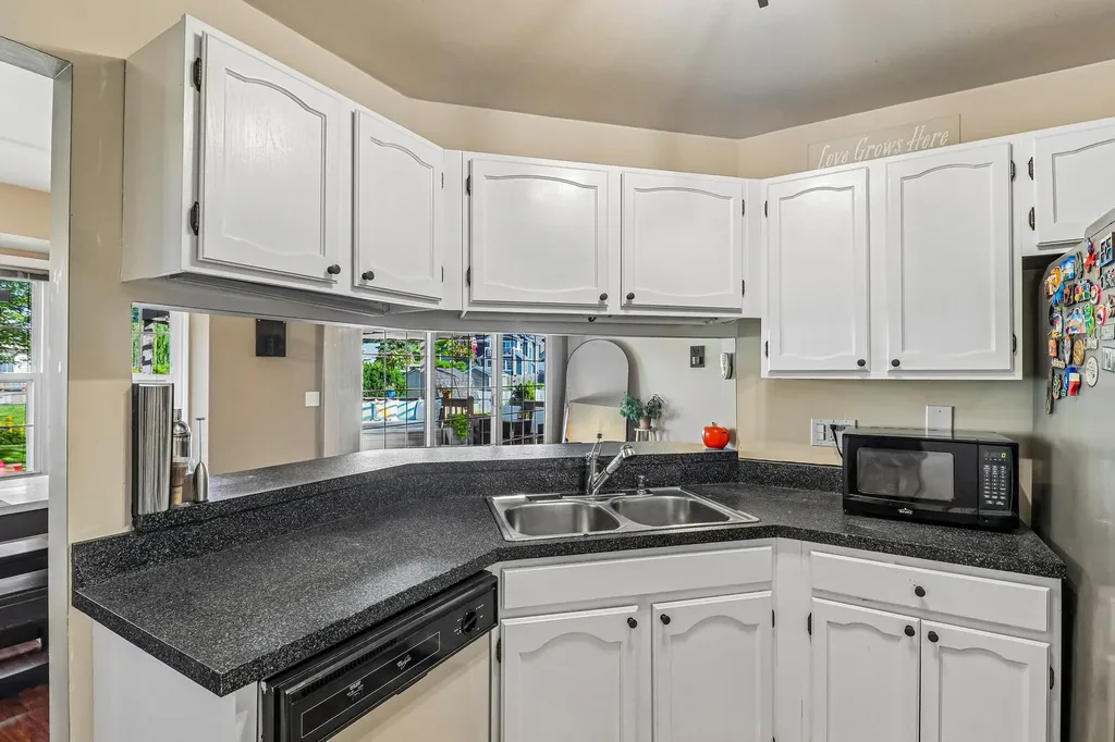 1114 Country Glen Lane Carol Stream IL 60188