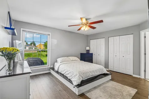 1114 Country Glen Lane Carol Stream IL 60188