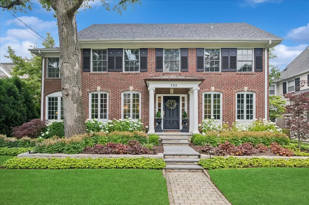 792 Walden Road Winnetka IL 60093