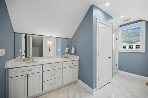 792 Walden Road Winnetka IL 60093