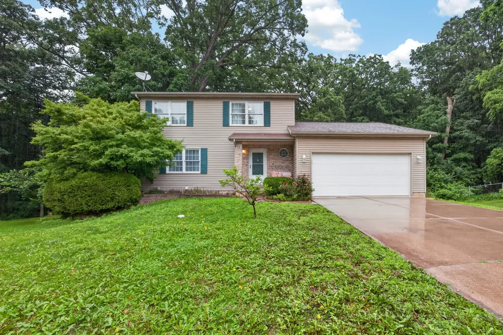 2 Scenic Point Bloomington IL 61701