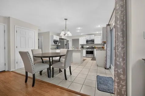 2 Scenic Point Bloomington IL 61701
