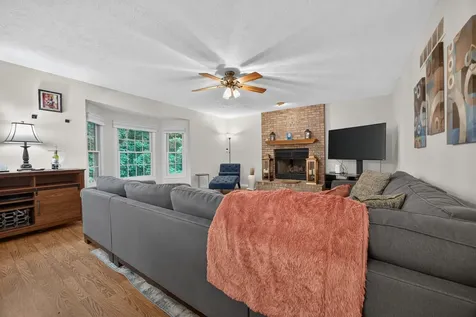 2 Scenic Point Bloomington IL 61701