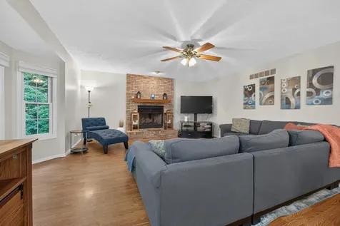 2 Scenic Point Bloomington IL 61701