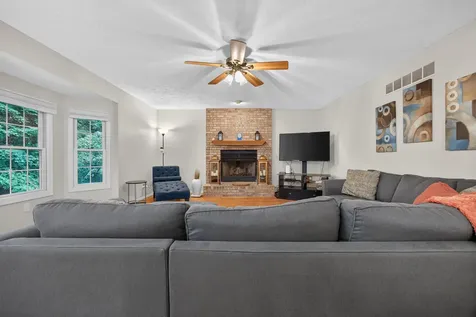 2 Scenic Point Bloomington IL 61701