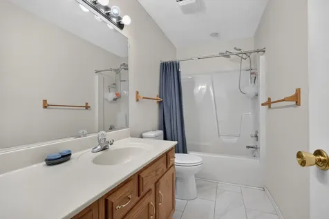 2 Scenic Point Bloomington IL 61701