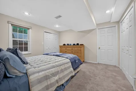 2 Scenic Point Bloomington IL 61701