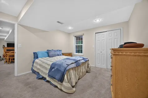 2 Scenic Point Bloomington IL 61701