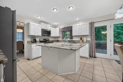 2 Scenic Point Bloomington IL 61701