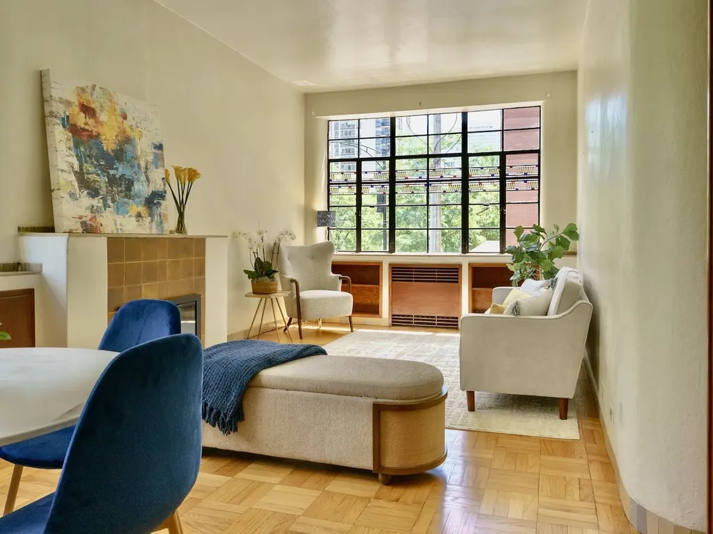 143 West Burton Place Chicago IL 60610