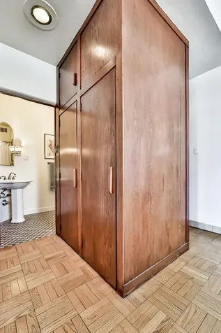 143 West Burton Place Chicago IL 60610