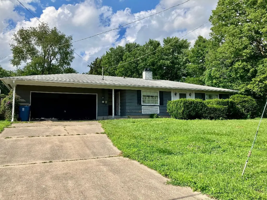 1327 Long Street Dixon IL 61021