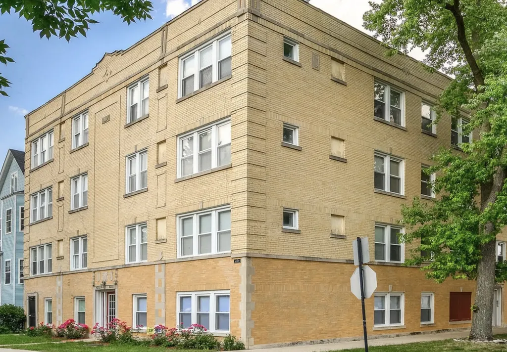 3216 West Berteau Avenue Chicago IL 60618