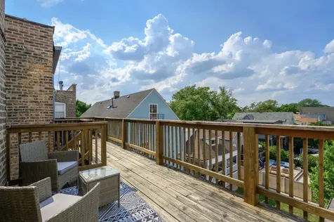 3216 West Berteau Avenue Chicago IL 60618