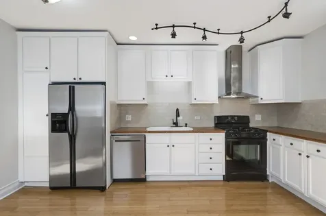 3216 West Berteau Avenue Chicago IL 60618
