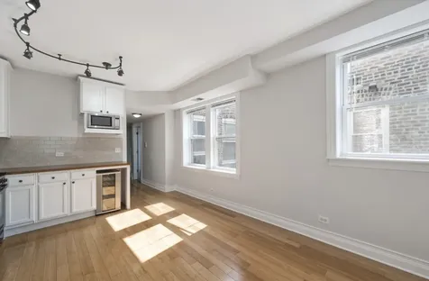 3216 West Berteau Avenue Chicago IL 60618