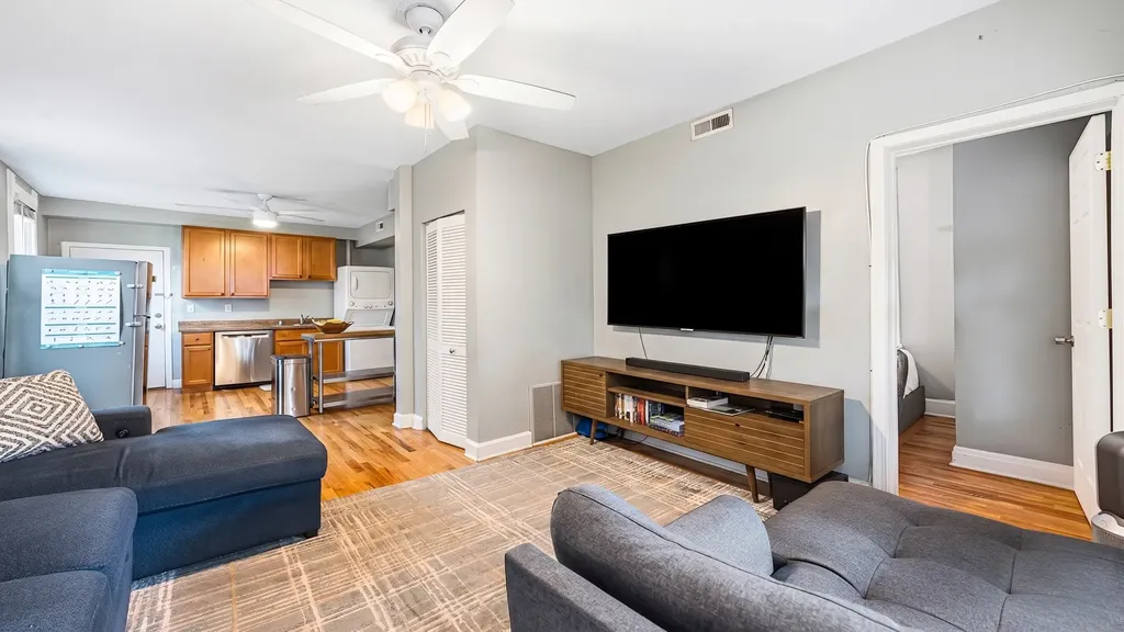 2040 West Charleston Street Chicago IL 60647