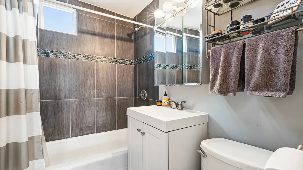 2040 West Charleston Street Chicago IL 60647