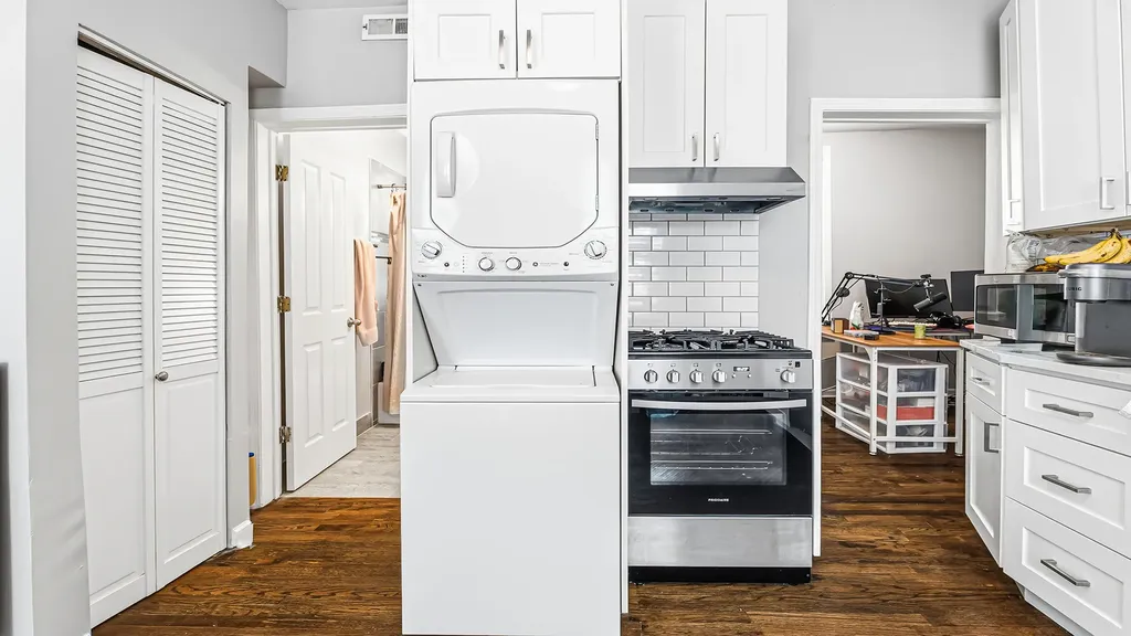 2040 West Charleston Street Chicago IL 60647