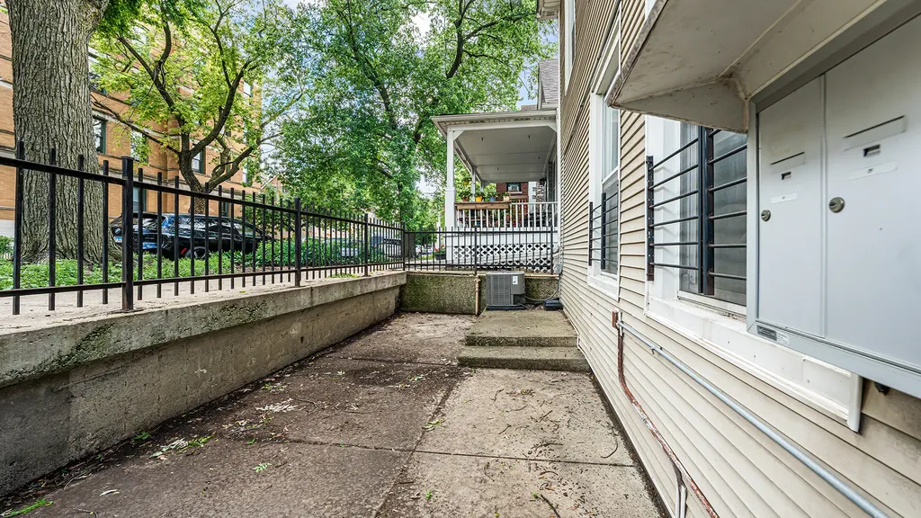 2040 West Charleston Street Chicago IL 60647