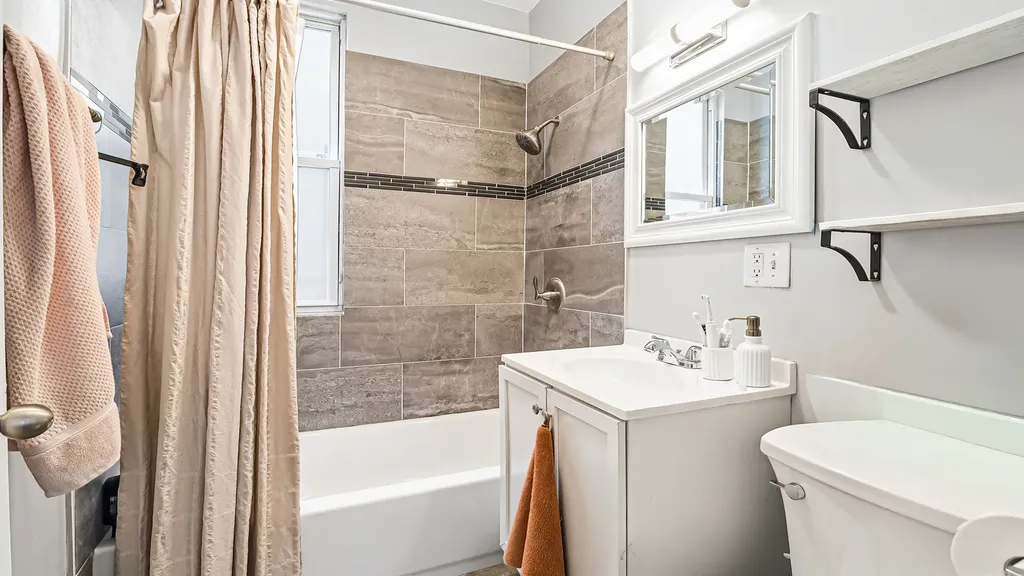 2040 West Charleston Street Chicago IL 60647