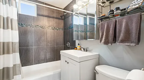 2040 West Charleston Street Chicago IL 60647