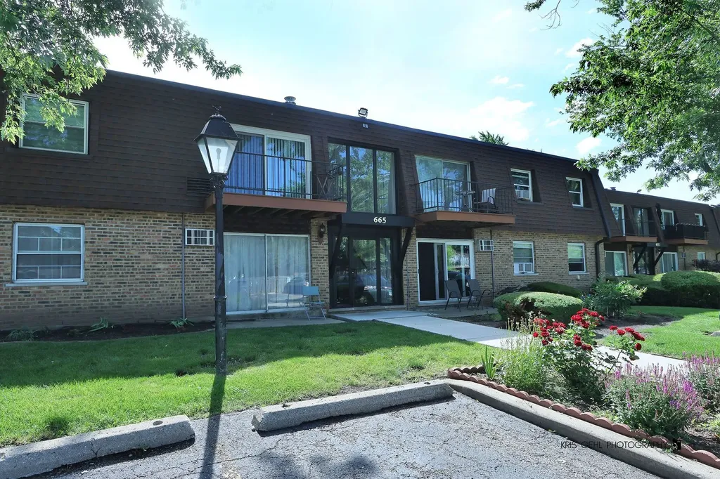 665 Grove Drive Buffalo Grove IL 60089