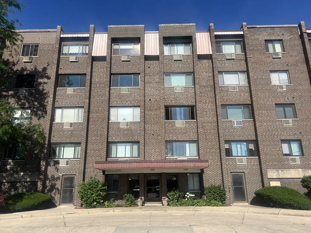 4623 North Chester Avenue Chicago IL 60656