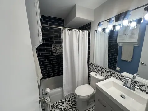 4623 North Chester Avenue Chicago IL 60656