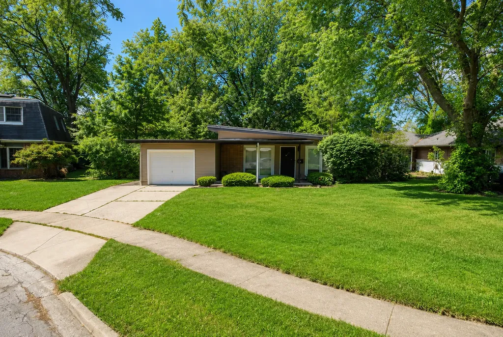 4 Wayne Court Park Forest IL 60466