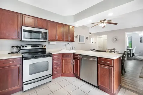736 Glen Way Gurnee IL 60031