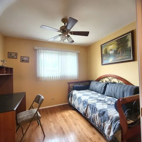 402 Honey Locust Drive Wheeling IL 60090