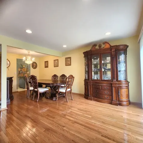 402 Honey Locust Drive Wheeling IL 60090